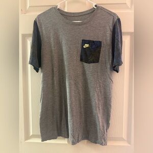 Nike Men's Gray T-Shirt with Blue Pocket